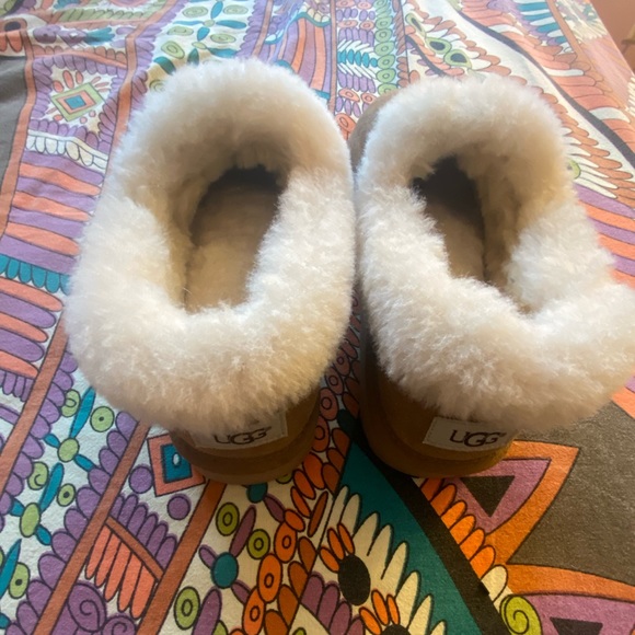 Ugg Super Short Boot / Slipper with Fluffy top - Picture 2 of 9